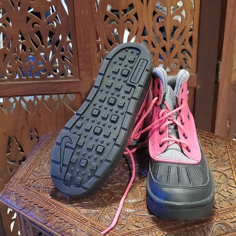 Shoe - Picture 3 of 4